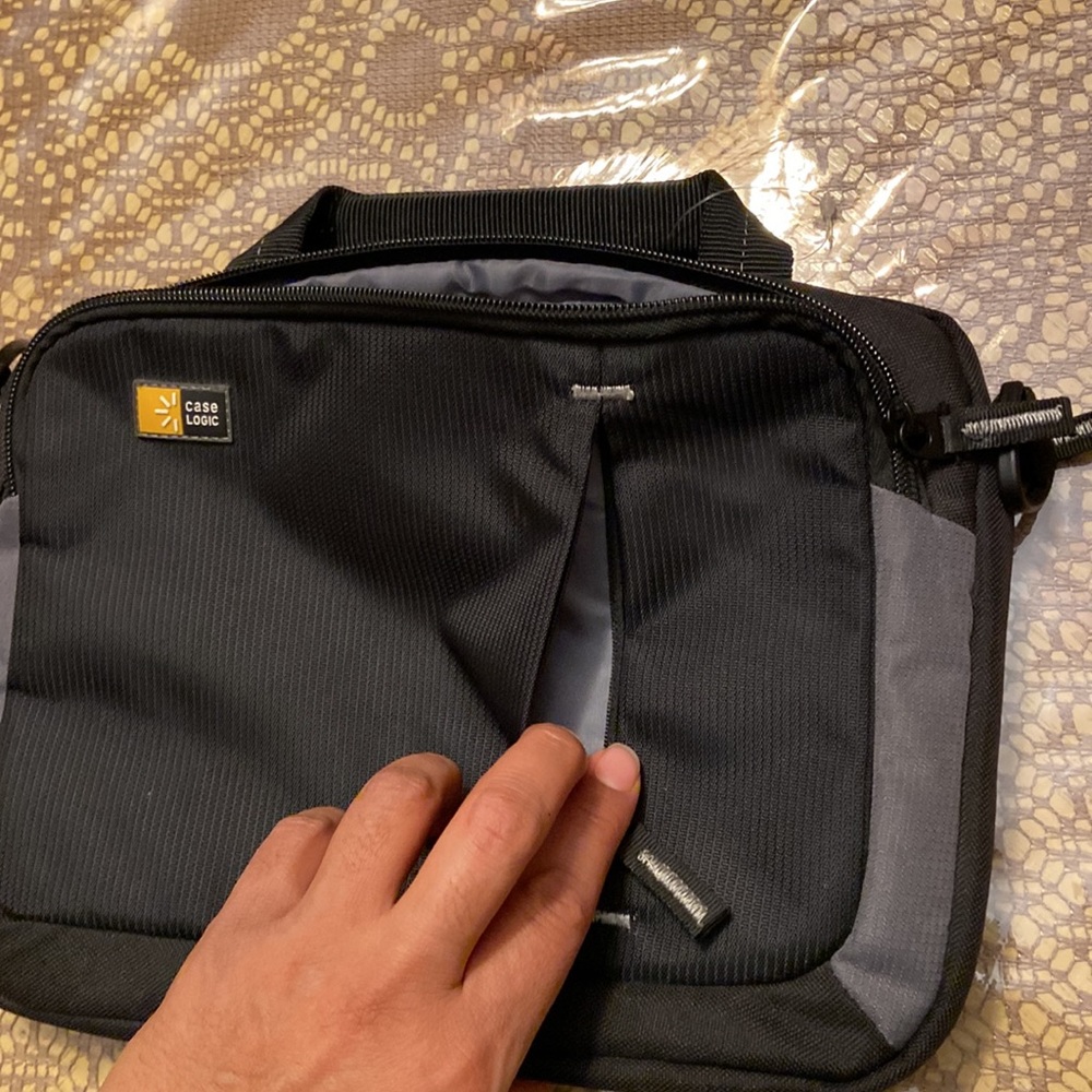 Tablet Case Logic - Picture 2 of 5